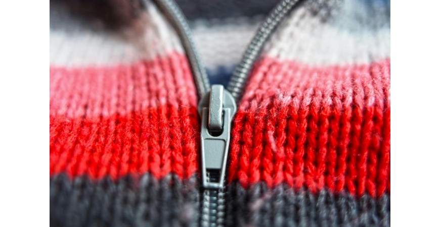 What are the different sizes of zippers (and how do I pick the right one)?