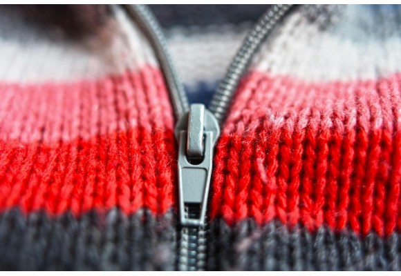 What are the different sizes of zippers (and how do I pick the right one)?