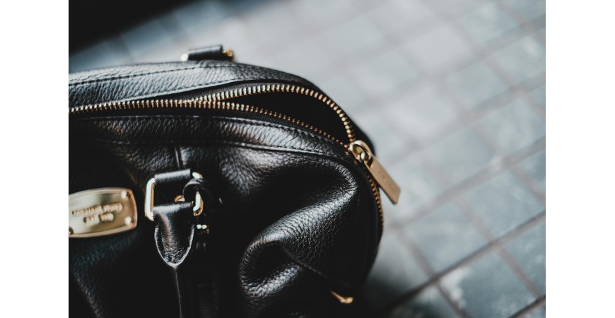 How to Replace a Zipper on a Purse or Handbag